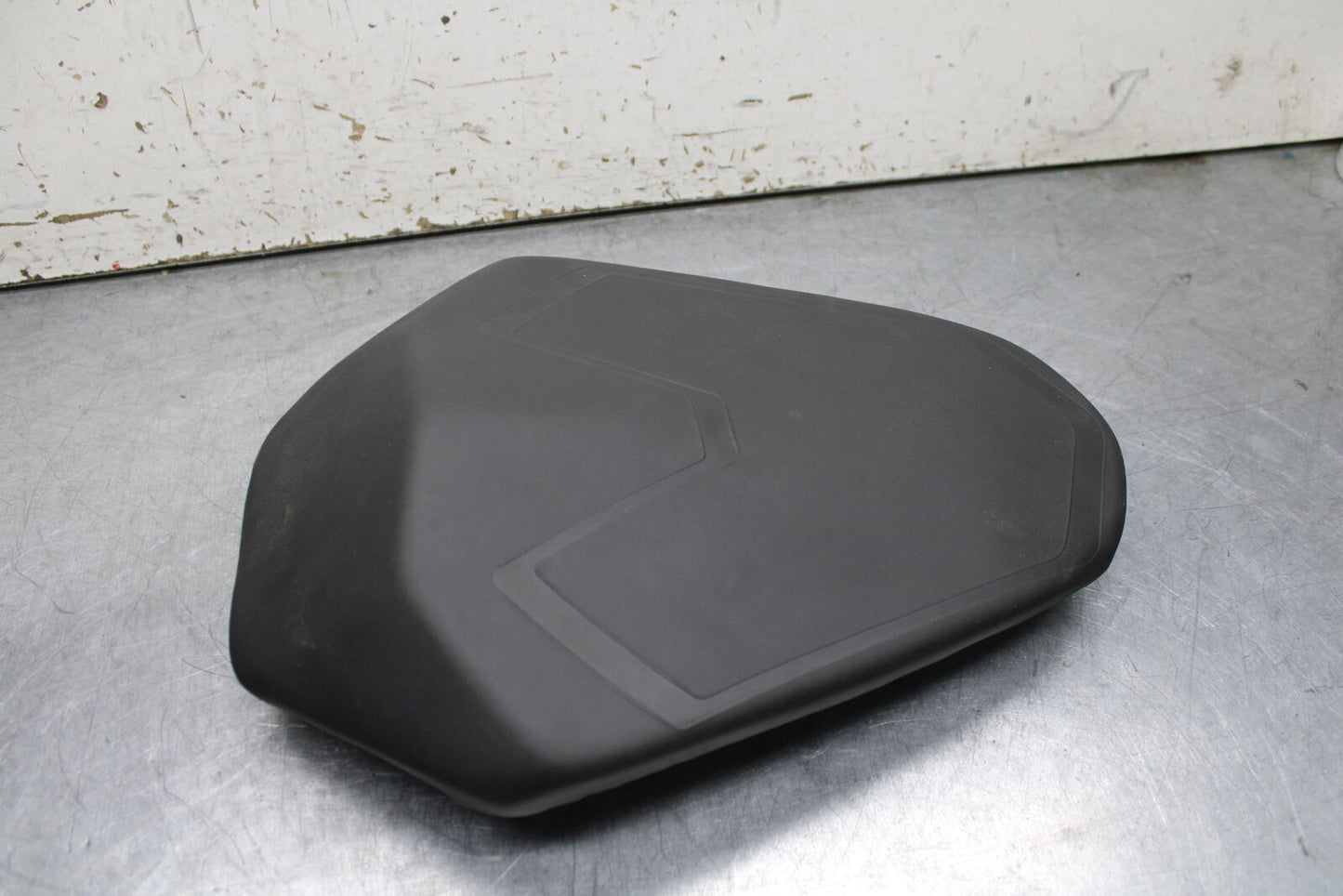 17-24 KTM 390 DUKE REAR BACK PASSENGER TANDEM SEAT PAD SADDLE PILLION BB734