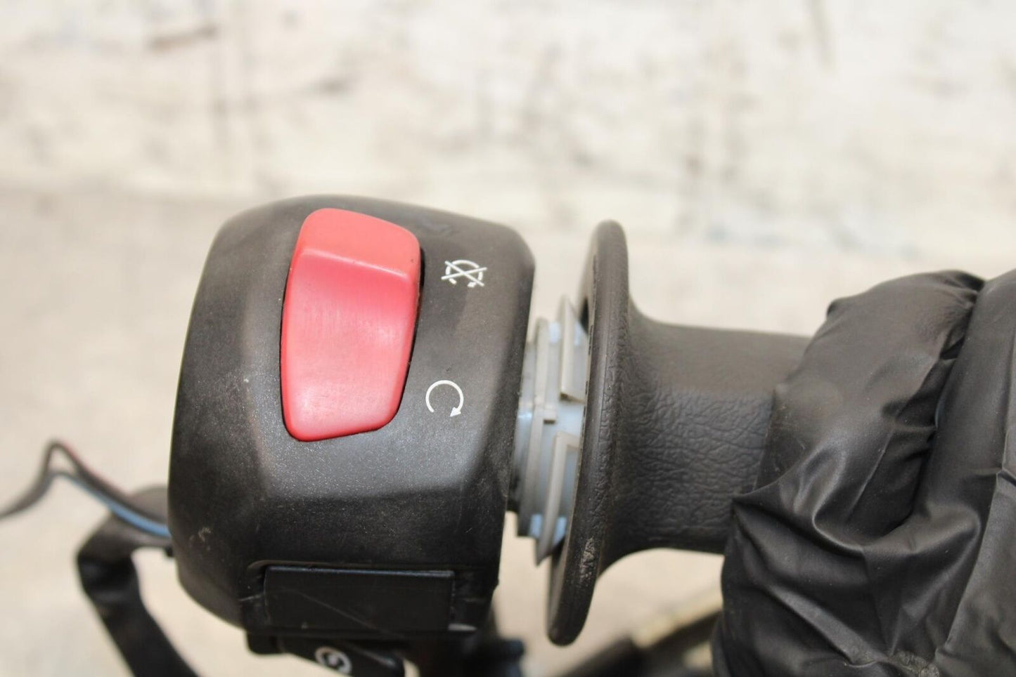 1997 Suzuki Bandit 1200 GSF1200S RIGHT THROTTLE GRIP BB559