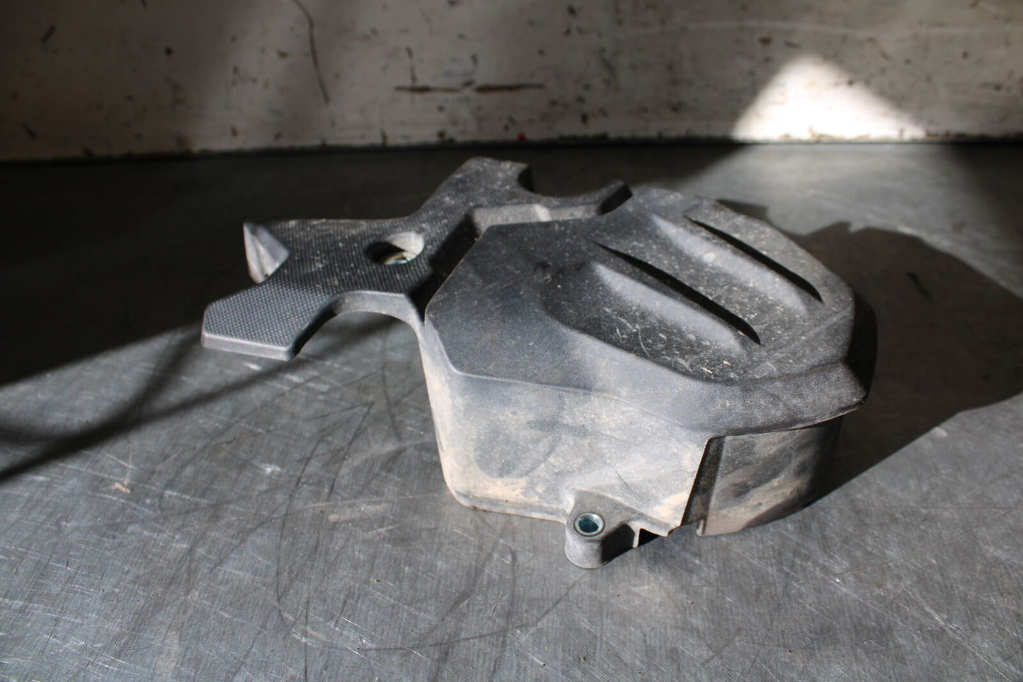 19-22 KAWASAKI Z400 ENGINE SPROCKET COVER BB708