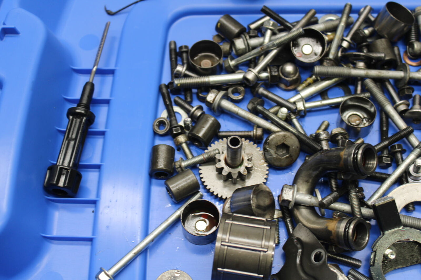 06 YAMAHA YZF R6 MOUNTING BOLTS HARDWARE MOTOR SCREWS BB716