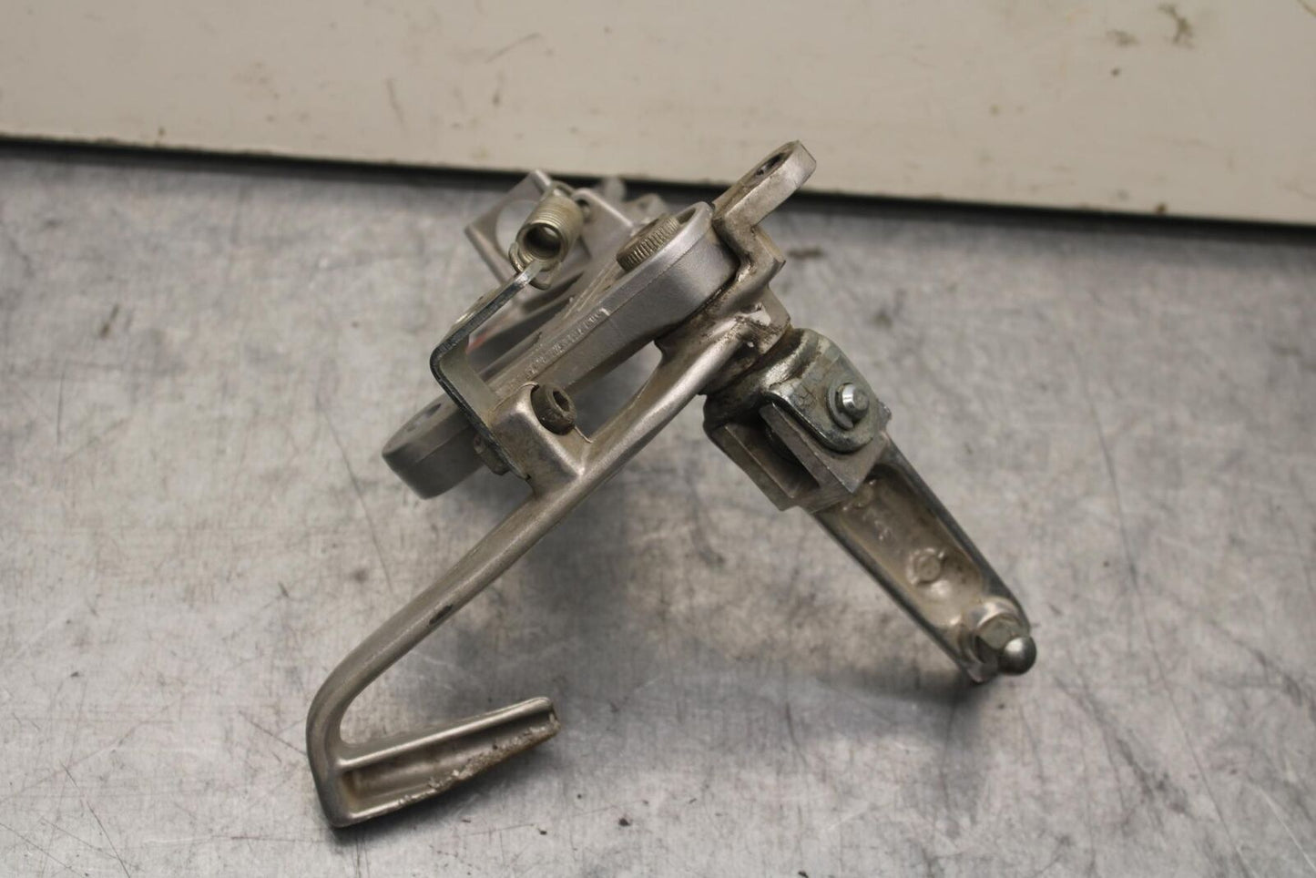 04-05 SUZUKI GSXR750 RIGHT REARSET REAR SET DRIVER FOOT PEG REST STOP BB81