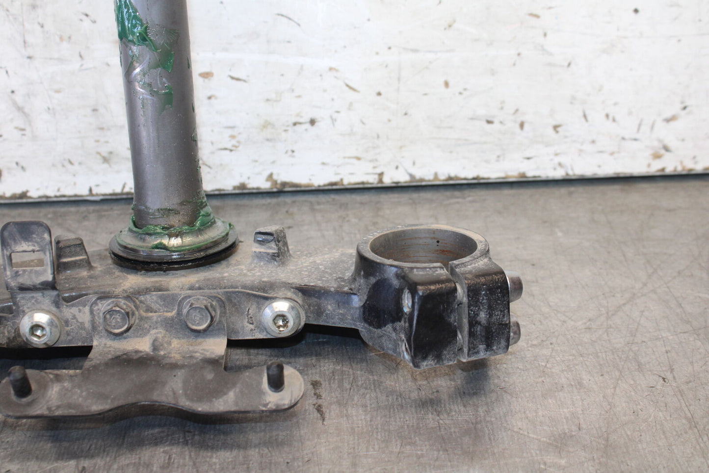19-22 KAWASAKI Z400 FRONT FORKS CLAMP LOWER TRIPLE TREE STEM BB708