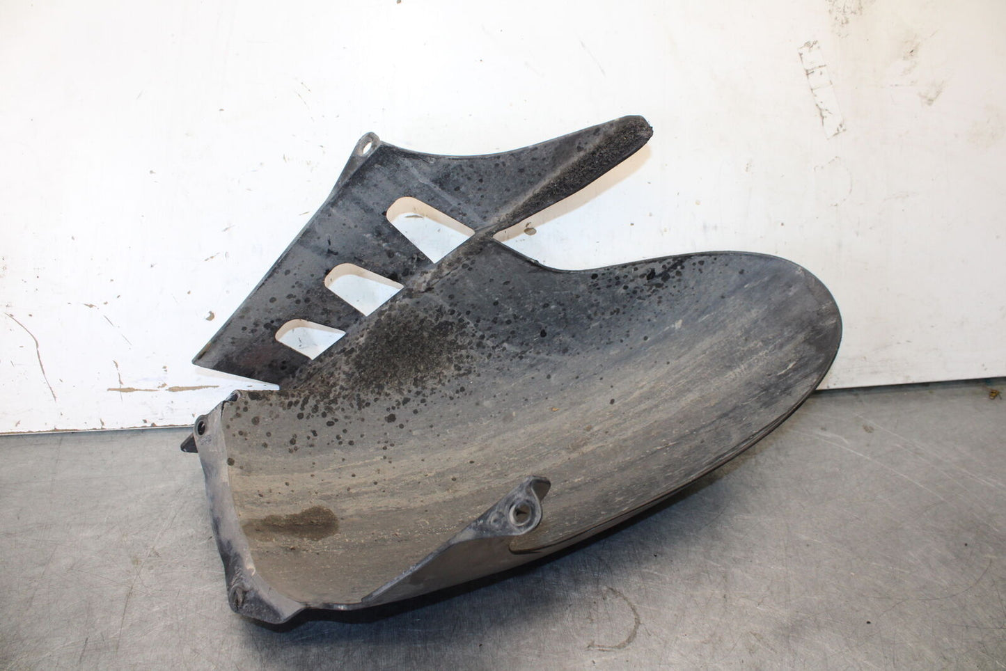 06-07 DUCATI MONSTER 695 REAR BACK FENDER MUD GUARD 56510301A BB674