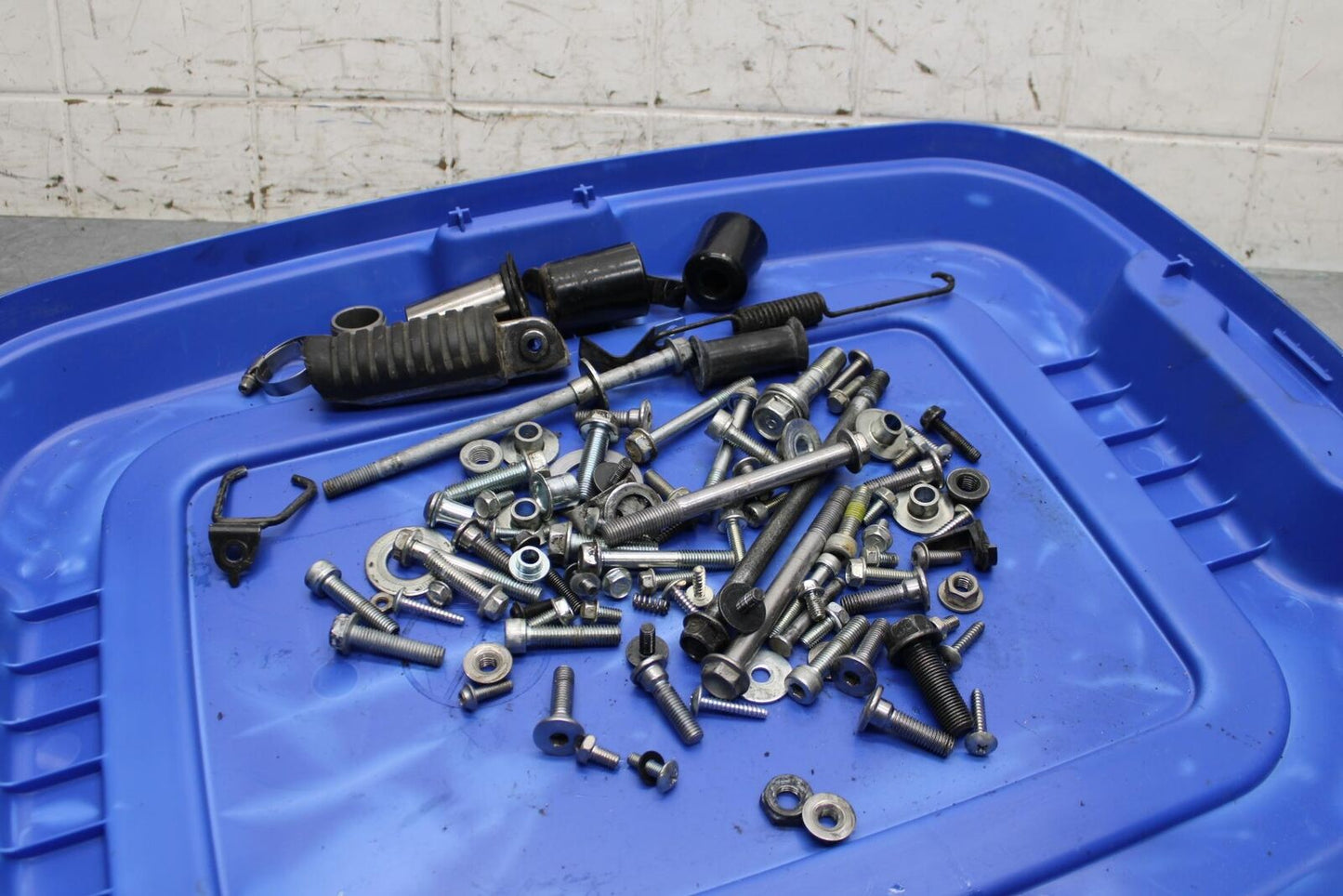 2014 Kawasaki Ninja 650 EX650E ENGINE MOUNTING AND MISC BOLTS HARDWARE BB569