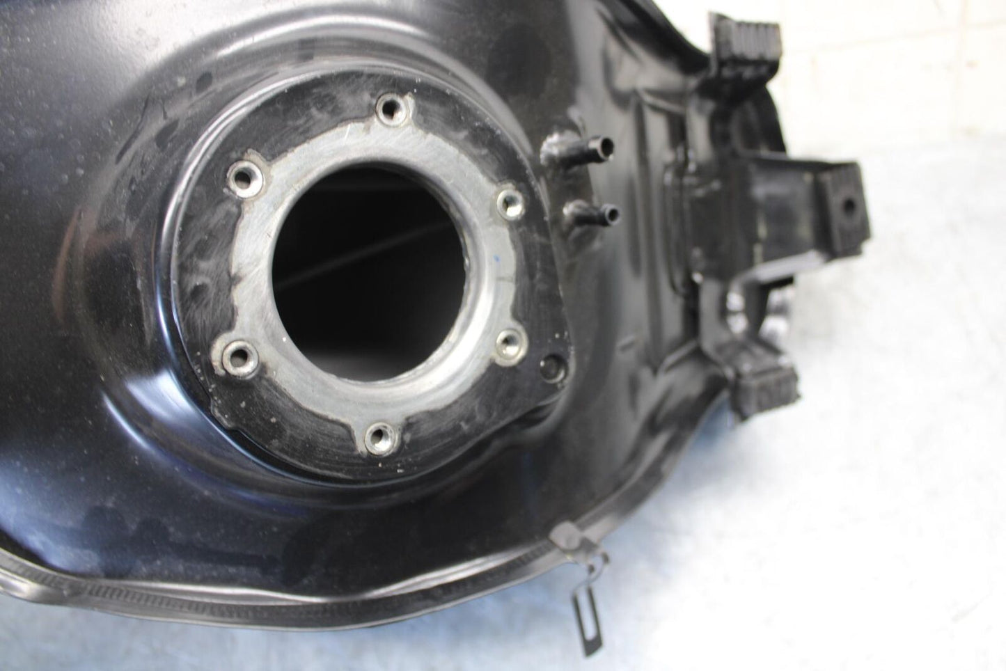 22-23 HUSQVARNA SVARTPILEN 401 GAS TANK FUEL CELL PETROL RESERVOIR BB541