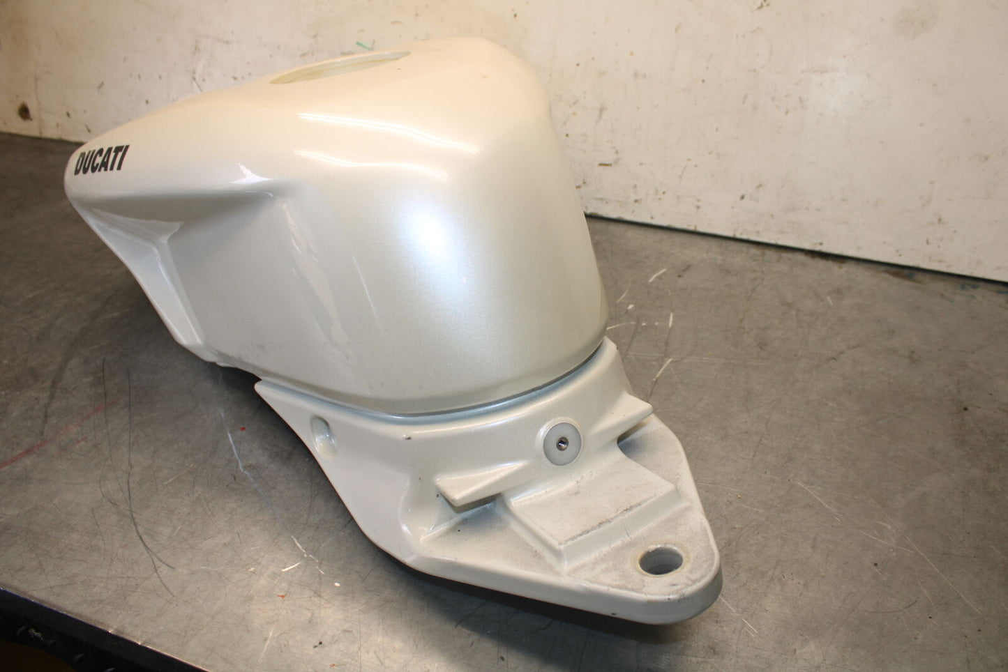 12-13 DUCATI STREETFIGHTER 848 GAS TANK FUEL CELL PETROL RESERVOIR BB705