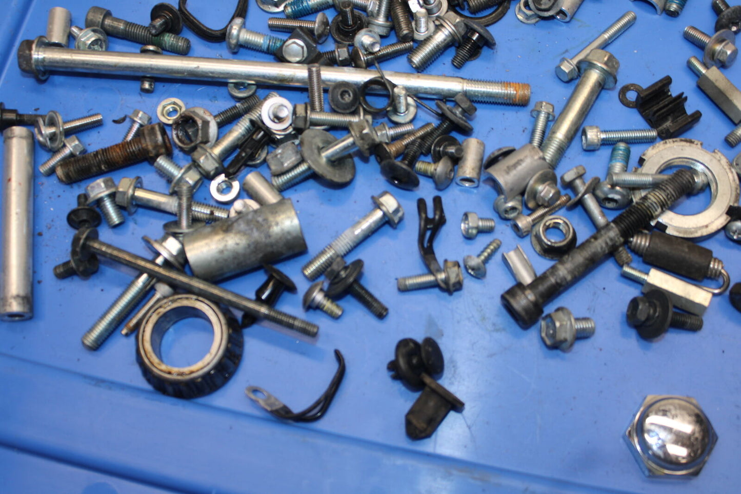 09-11 DUCATI 1198 MOUNTING BOLTS HARDWARE MOTOR SCREWS BB705