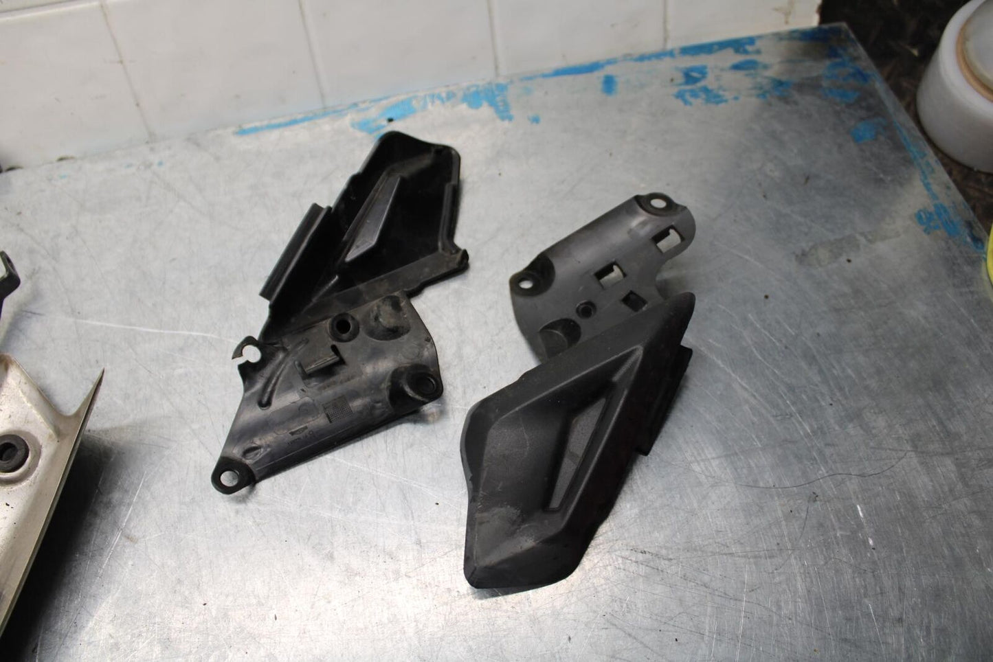 14-15 TRIUMPH STREET TRIPLE R LEFT OVER BRACKET MOUNT BB441