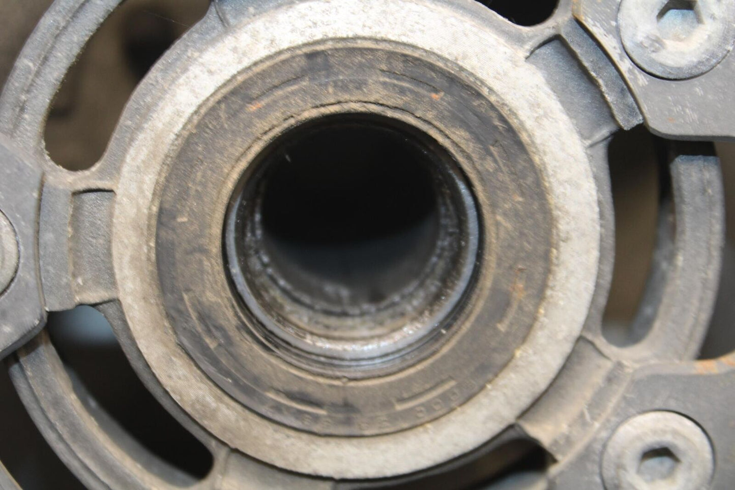 1999 Suzuki GSXR600 REAR WHEEL AND ROTOR BACK BRAKE DISC BB608