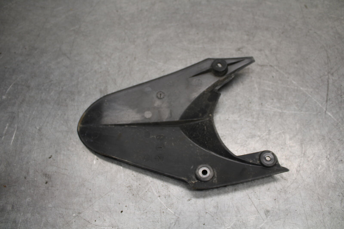 09-11 TRIUMPH DAYTONA 675 REAR BACK WHEEL TIRE HUGGER FENDER BB652