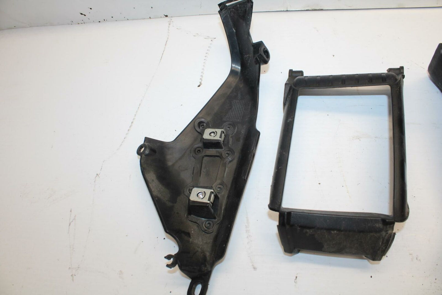 12 DUCATI MONSTER 796 OIL COOLER GRILL GUARD SHROUD BB276