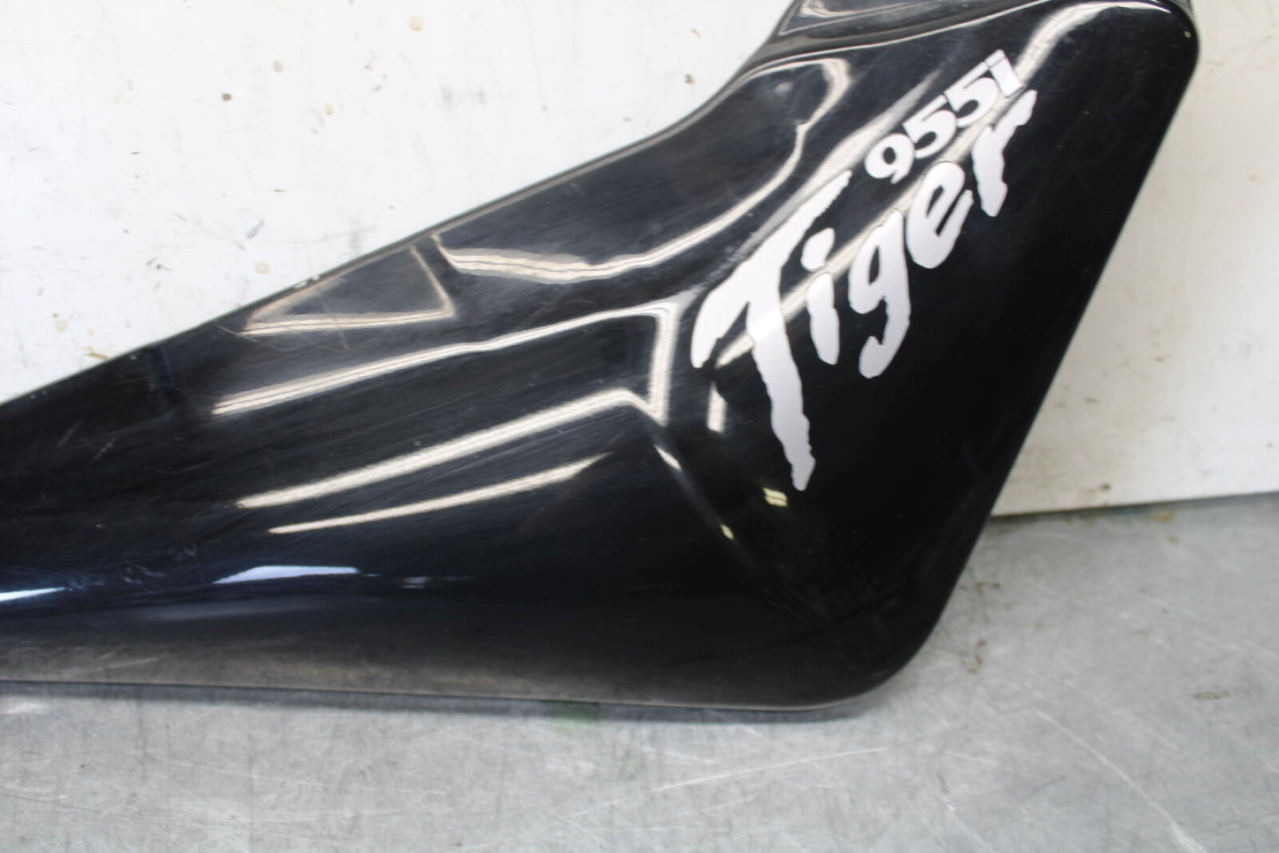 01-06 TRIUMPH TIGER 955I RIGHT LEFT FRONT SIDE SEAT PANELS TRIMS COWLS BB693