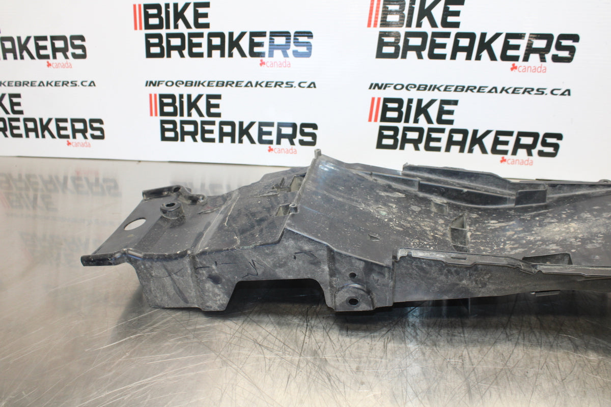 15-16 HONDA CB300F REAR BACK TAIL UNDERTAIL BATTERY TRAY PLASTIC BB150