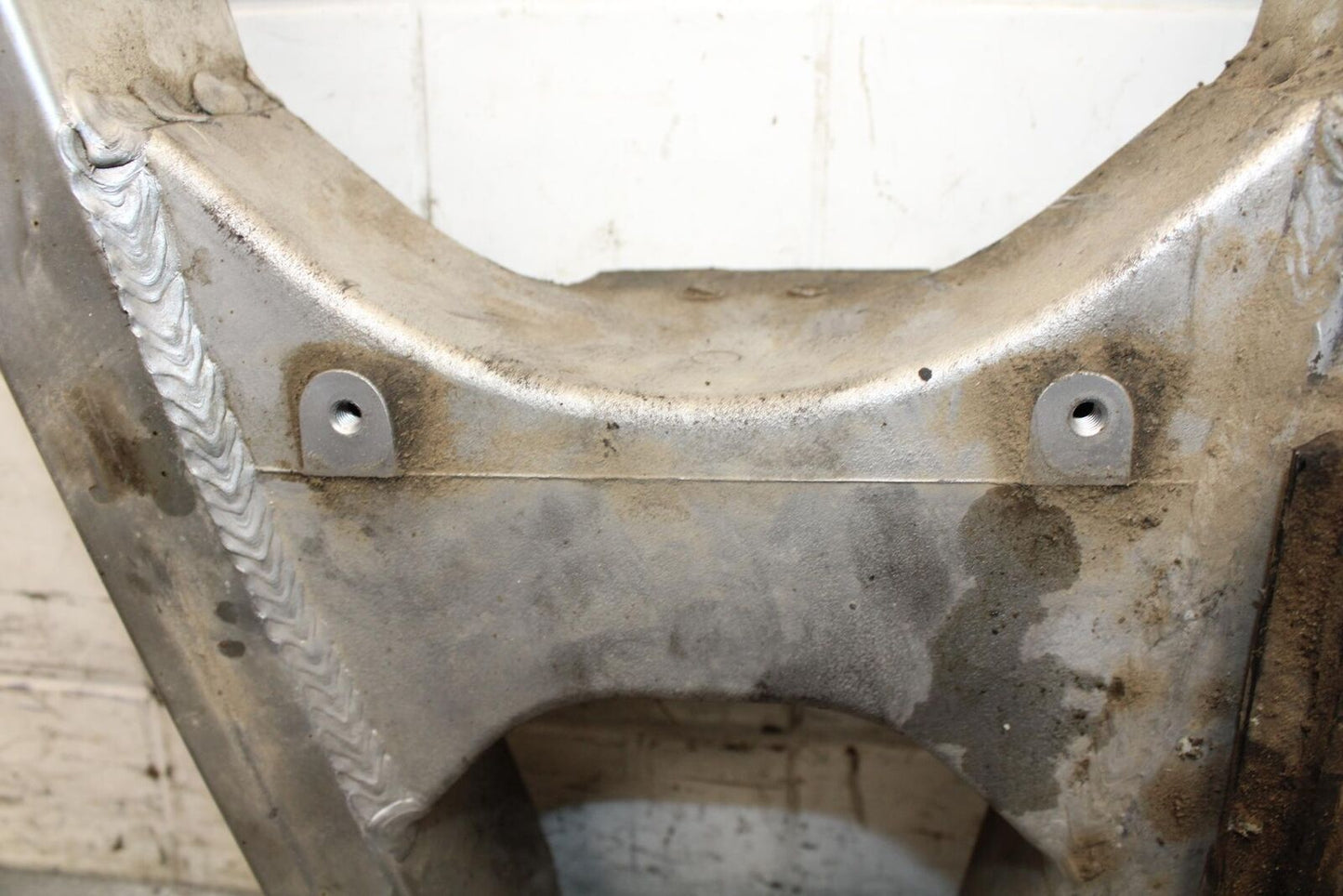 2001 Suzuki GSXR600 REAR SWINGARM BACK SUSPENSION SWING ARM 61000-39F00 BB59