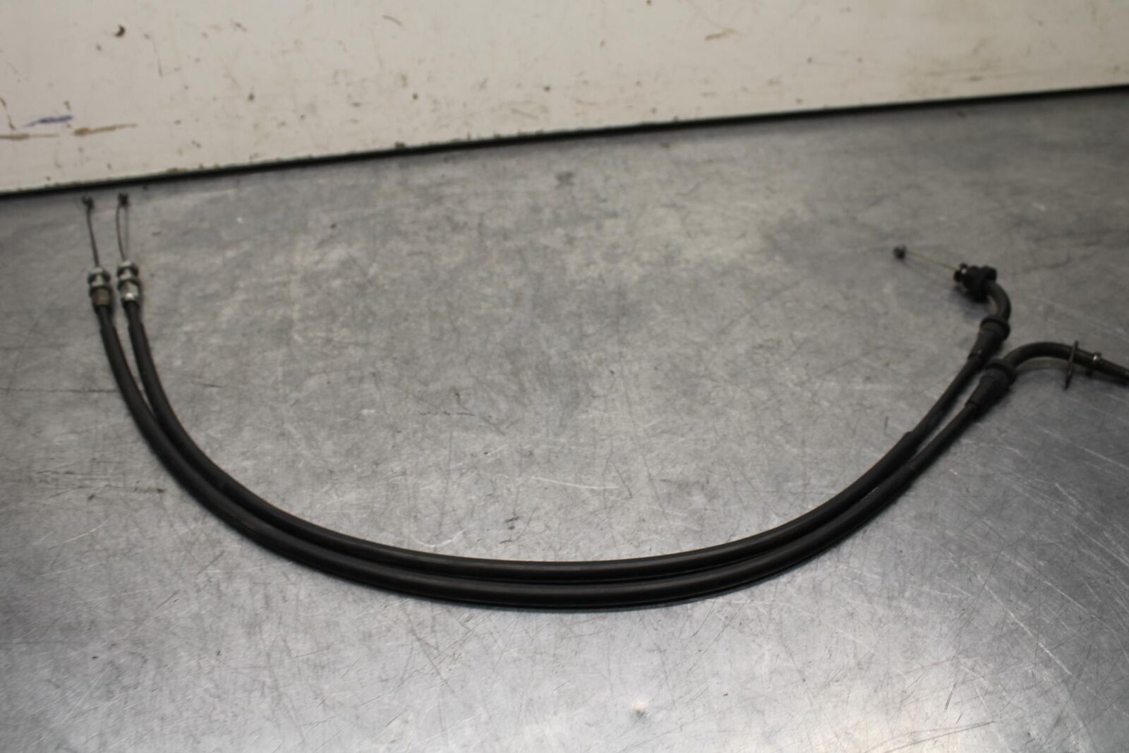 01 SUZUKI GSXR1000 THROTTLE CABLES LINES BB100 #B