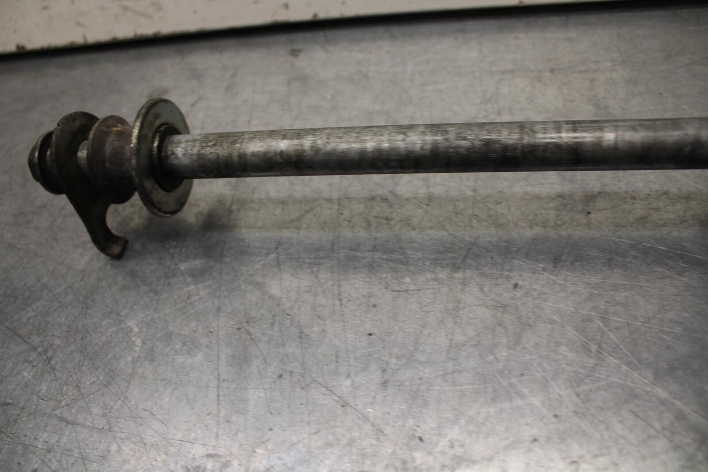 04-09 SUZUKI GS 500 FH GS500F REAR AXLE BACK WHEEL RIM PIVOT BOLT AXEL BB97