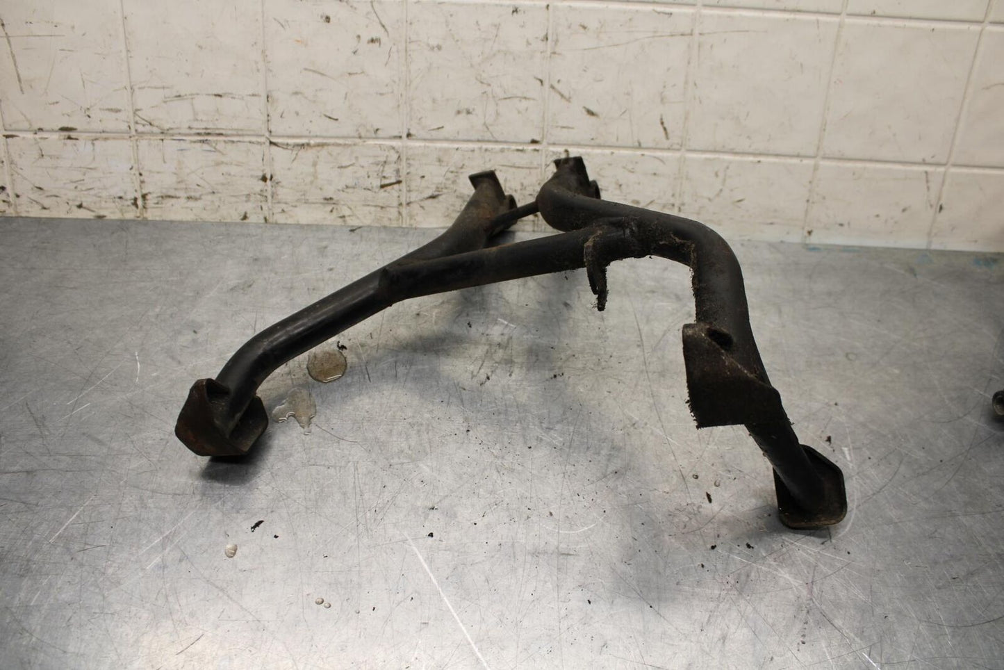 1997 Suzuki Bandit 1200 GSF1200S CENTER MAIN STAND BB559