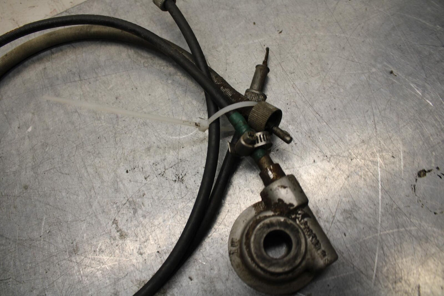 75 SUZUKI GT 550 SPEEDOMETER DRIVE SPEEDO LINE BB72