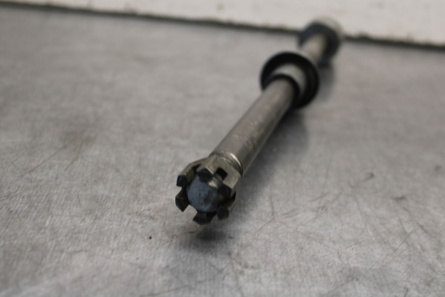 05-06 SUZUKI BOULEVARD M50 REAR AXLE BACK WHEEL RIM PIVOT BOLT AXEL BB671