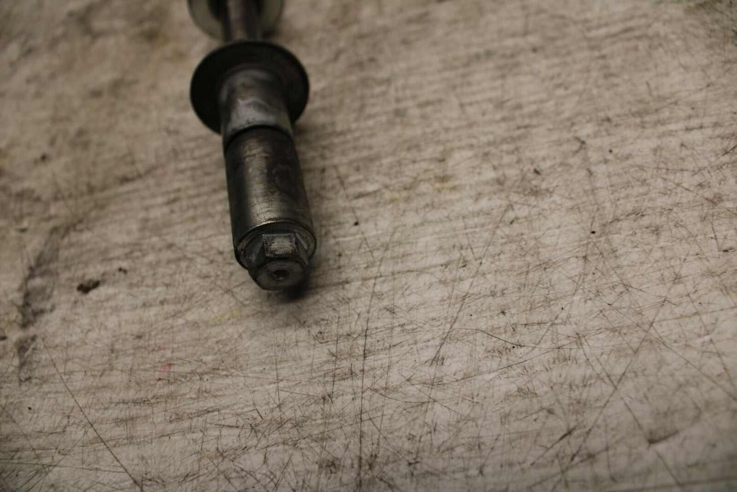 06-07 SUZUKI BOULEVARD S40 FRONT WHEEL RIM AXLE PIVOT BOLT BB375