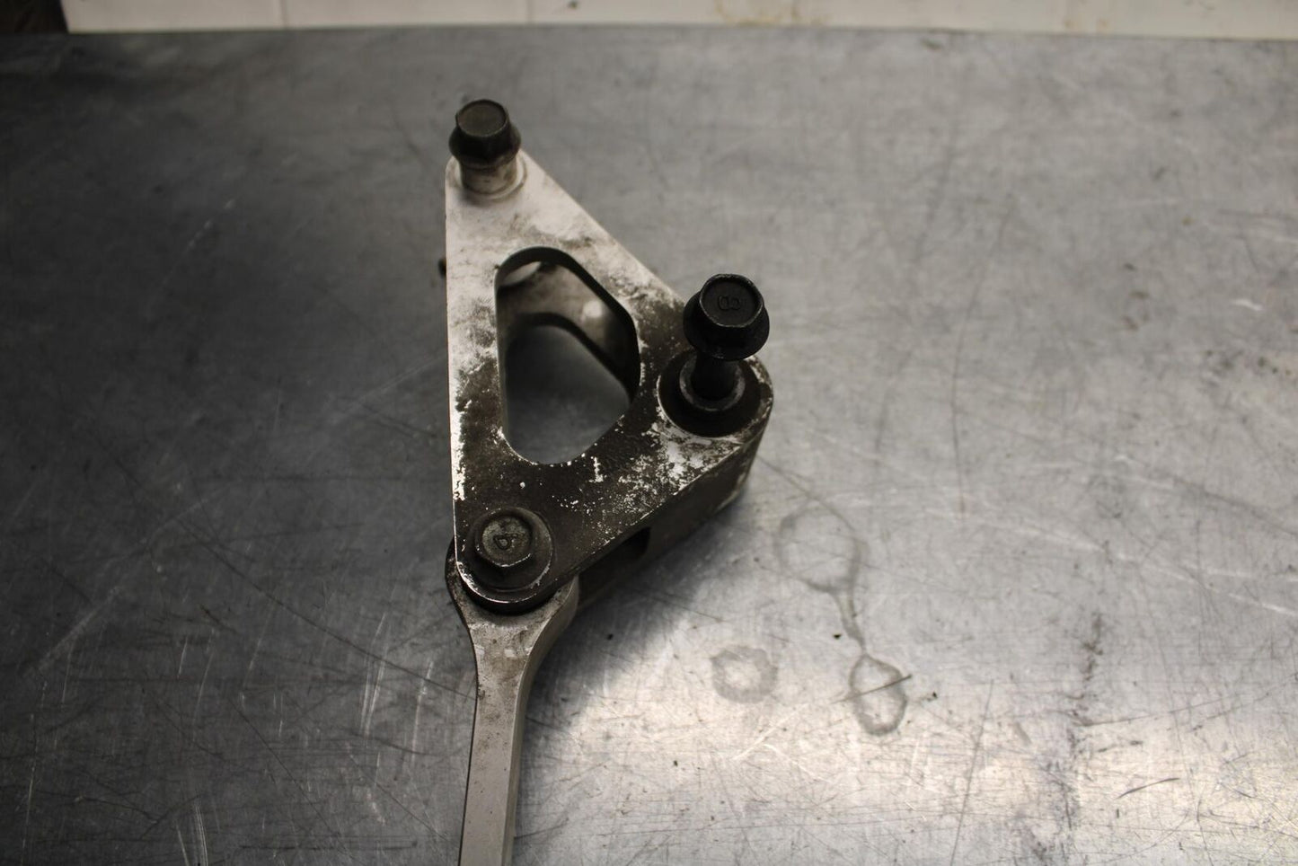 98-99 YAMAHA YZF R1 REAR DOGBONE SHOCK LINKAGE LINK 4XV-2217A-00-00 BB74
