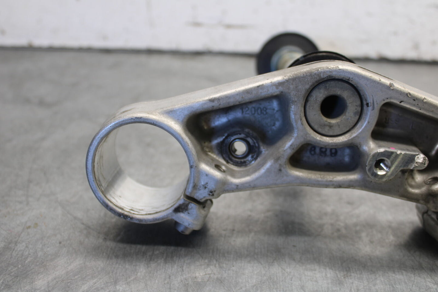 07-08 TRIUMPH DAYTONA 675 FRONT FORKS CLAMP LOWER TRIPLE TREE STEM BB685