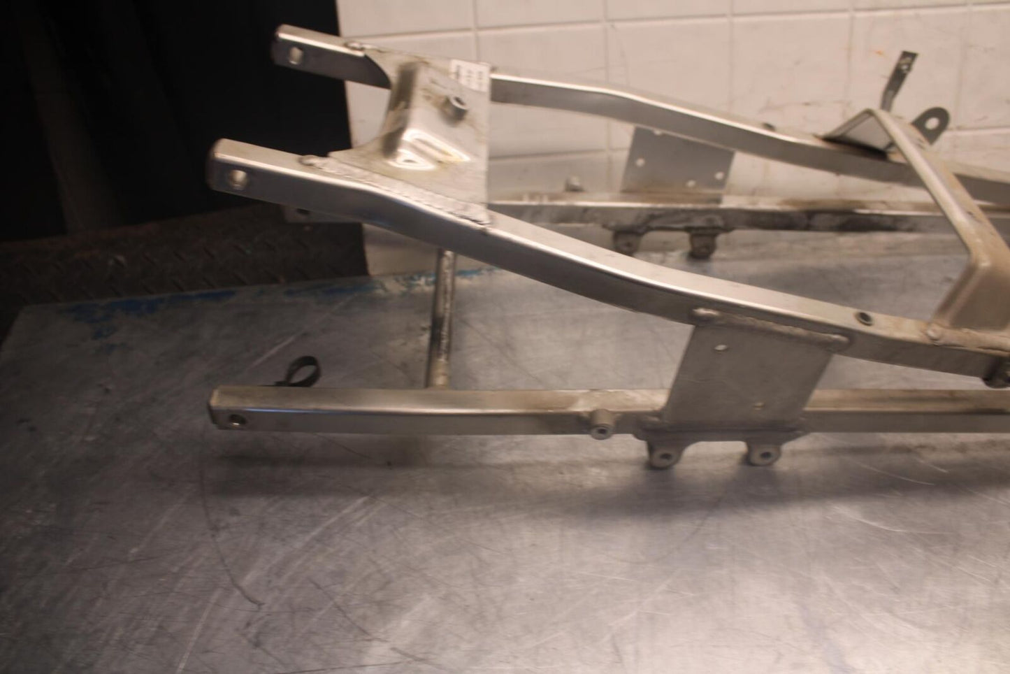 98-99 HONDA CBR900RR REAR SUBFRAME BACK SUB FRAME BB458