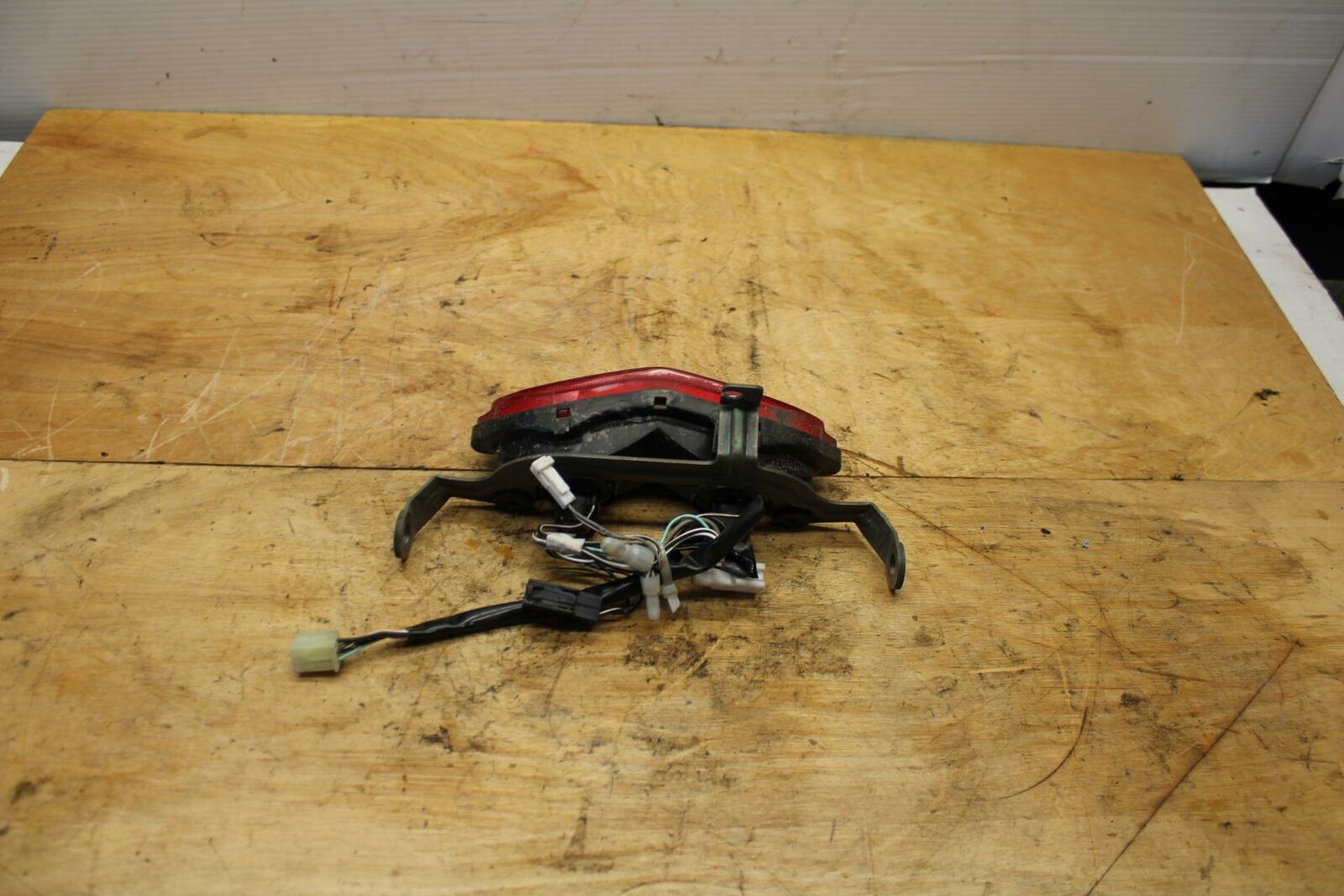 02-03 SUZUKI VSTROM 1000 REAR TAIL TAILLIGHT BACK BRAKE LIGHT