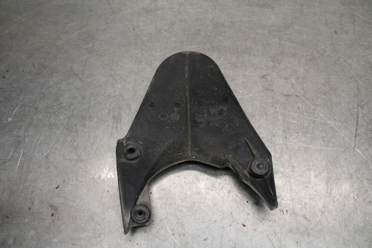 09-11 TRIUMPH DAYTONA 675 REAR BACK WHEEL TIRE HUGGER FENDER BB652