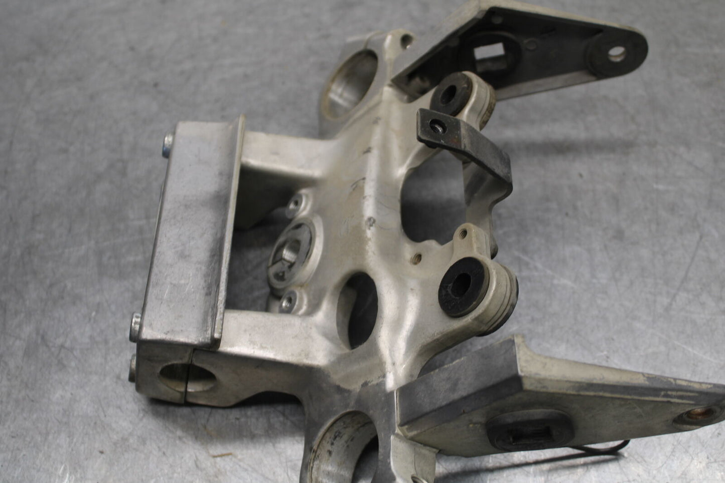 85-86 SUZUKI MADURA 1200 FORKS UPPER TRIPLE TREE CLAMP BB691