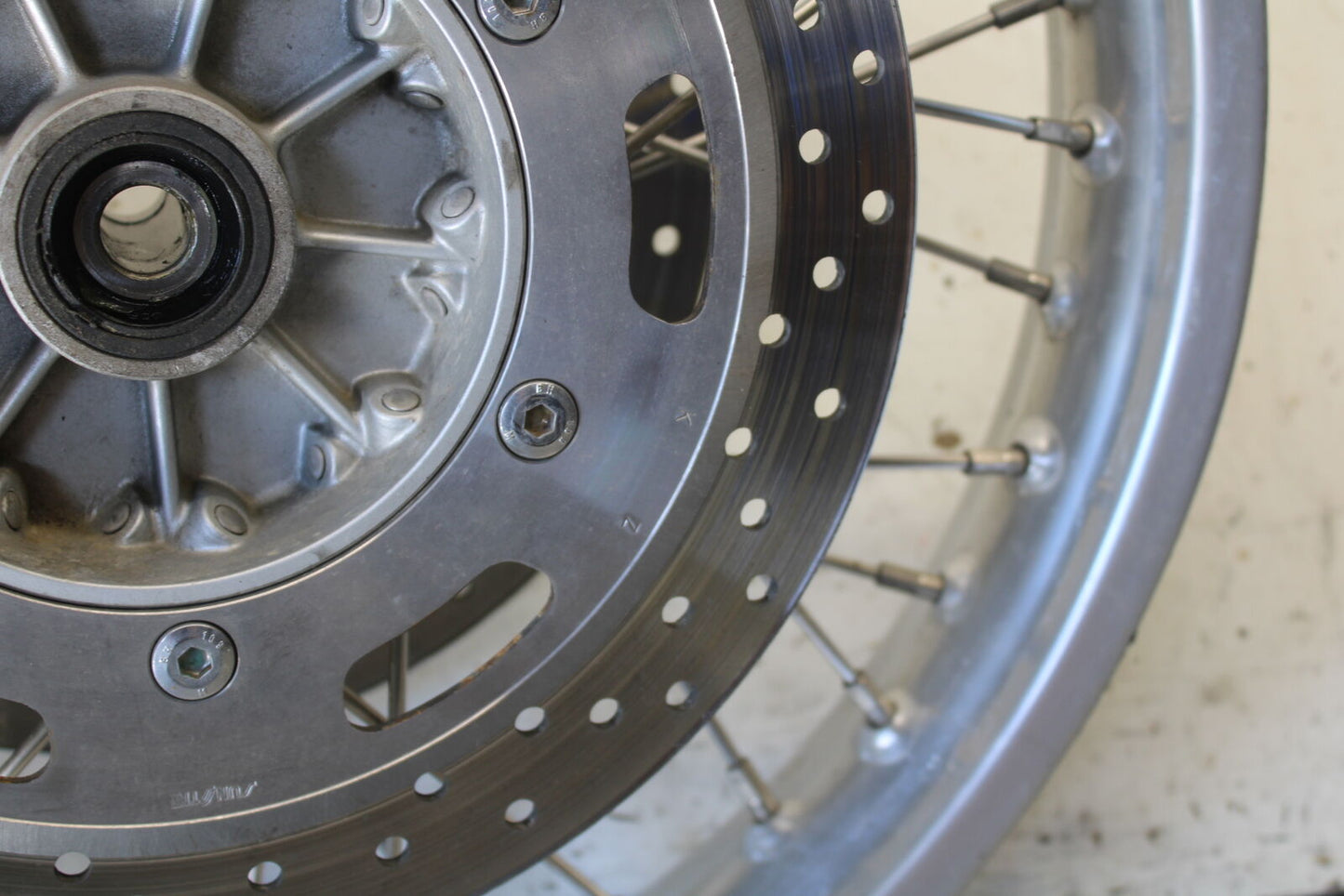 01-06 TRIUMPH TIGER 955I FRONT RIM FRONT WHEEL BB693