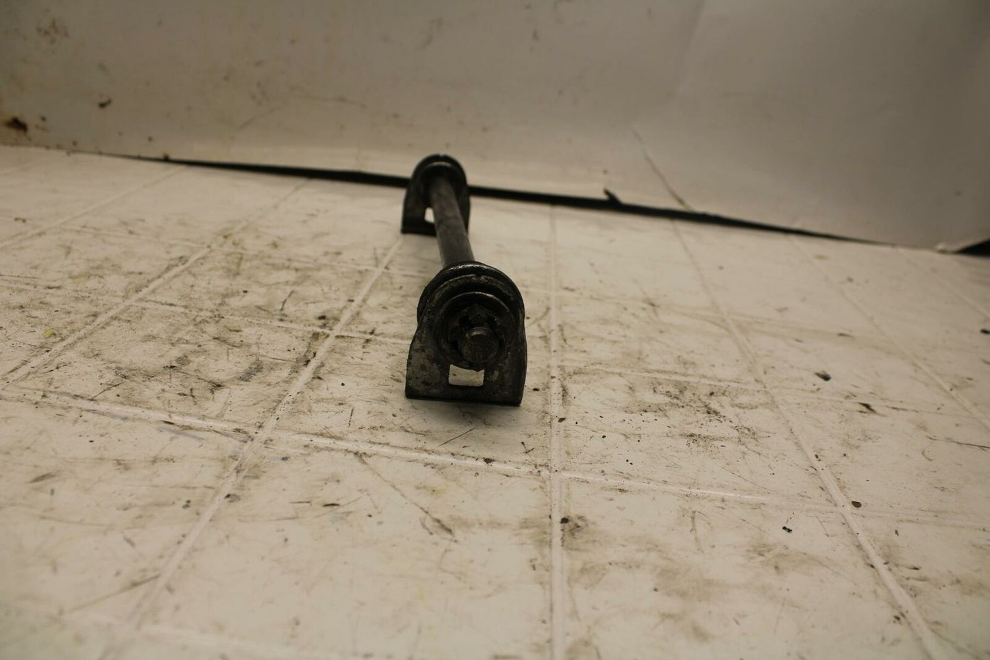 93 SUZUKI KATANA 600 GSX600F REAR AXLE BACK WHEEL RIM PIVOT BOLT AXEL BB400