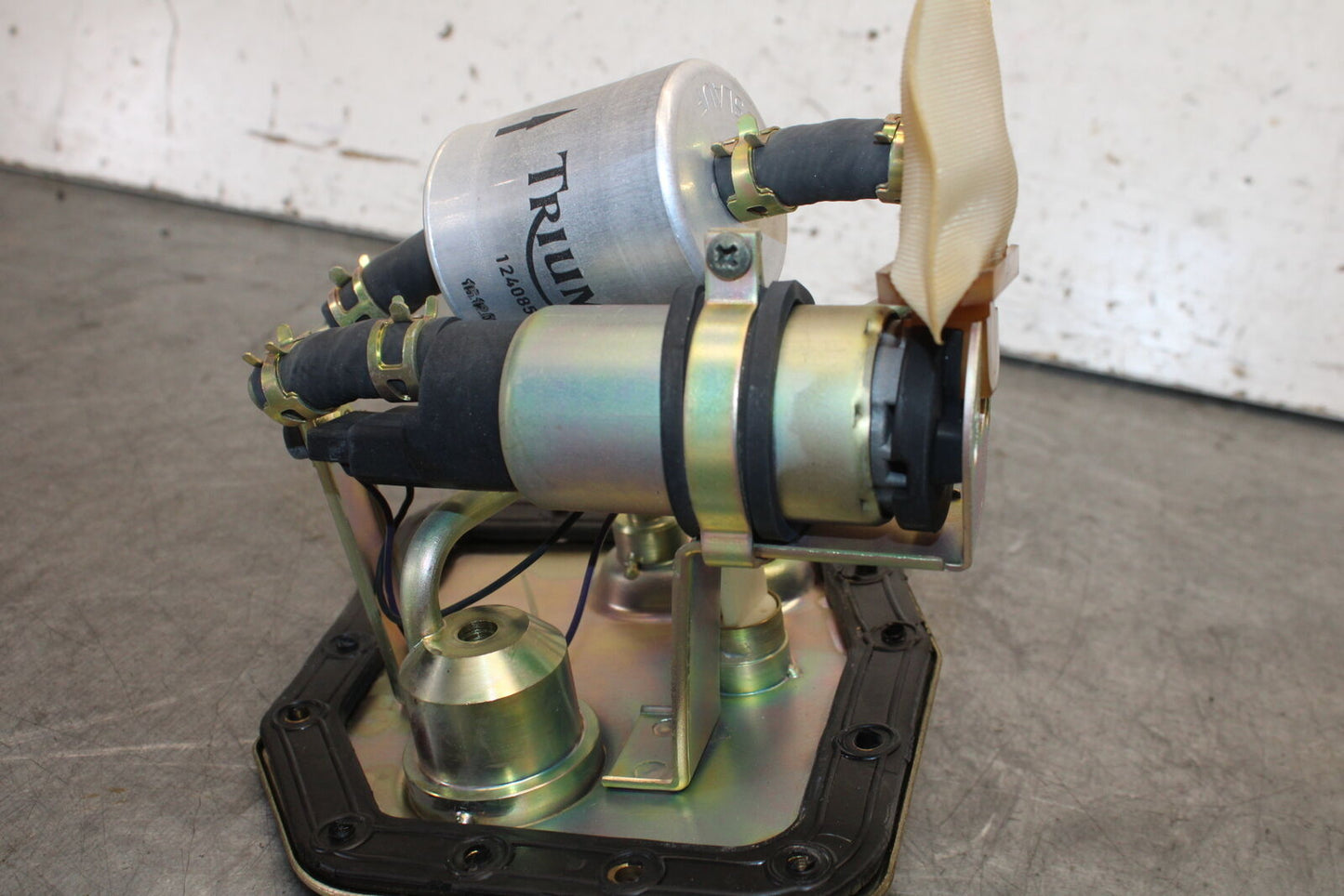 01-06 TRIUMPH TIGER 955I FUEL PUMP GAS PETROL SENDER UNIT BB693