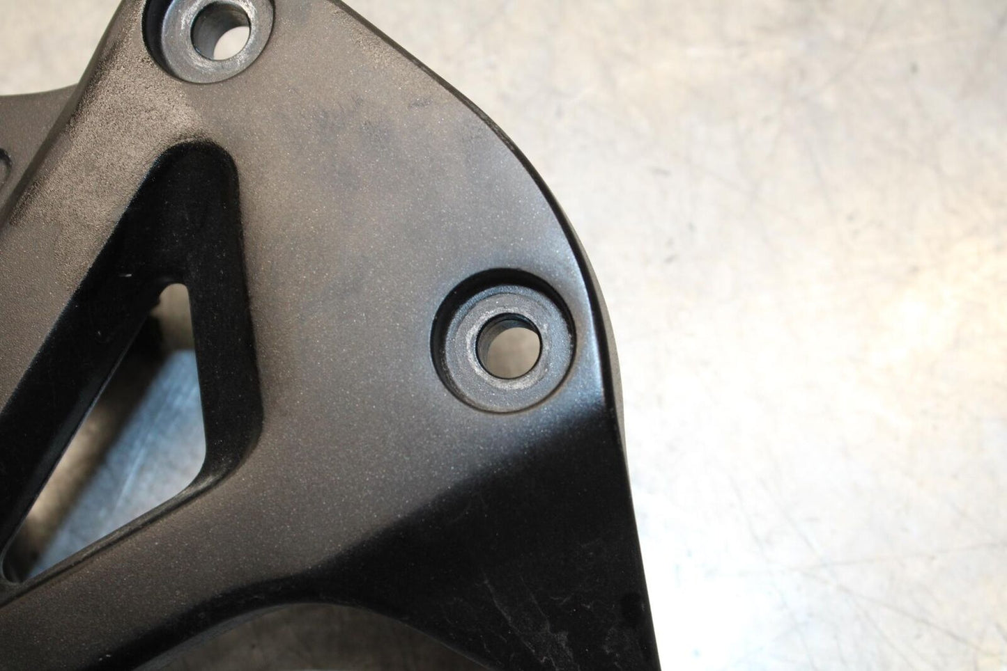 20 SUZUKI GSXR 1000 RIGHT REARSET REAR SET DRIVER FOOT PEG REST STOP BB597