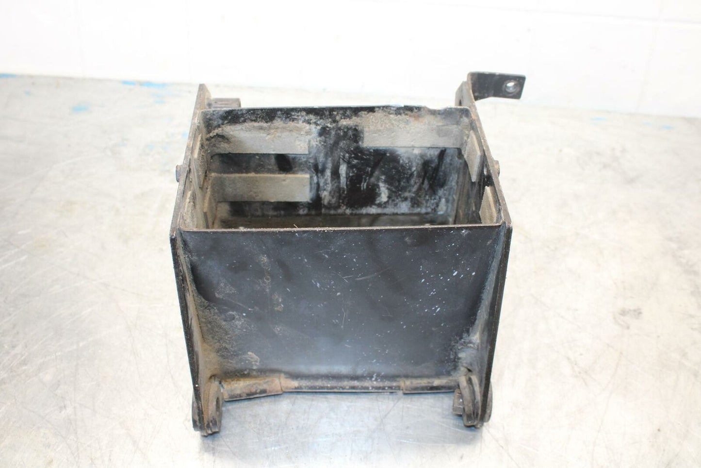 87-03 SUZUKI INTRUDER 1400 VS1400GLP BATTERY TRAY BOX HOLDER BB412