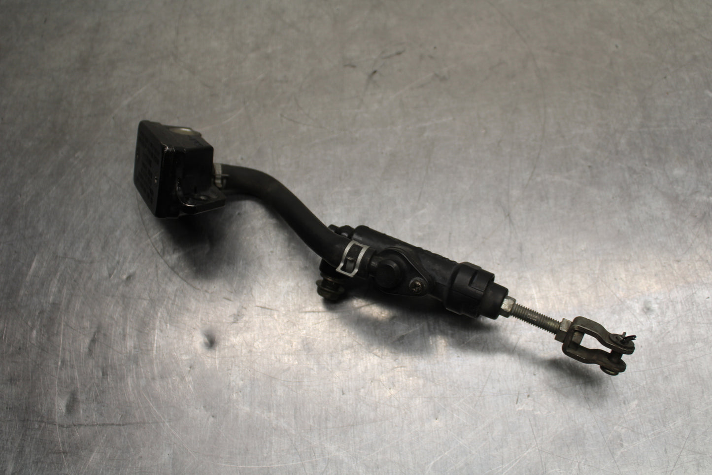 00 SUZUKI INTRUDER 1500 VL1500 REAR BACK BRAKE MASTER CYLINDER W RESERVOIR BB761