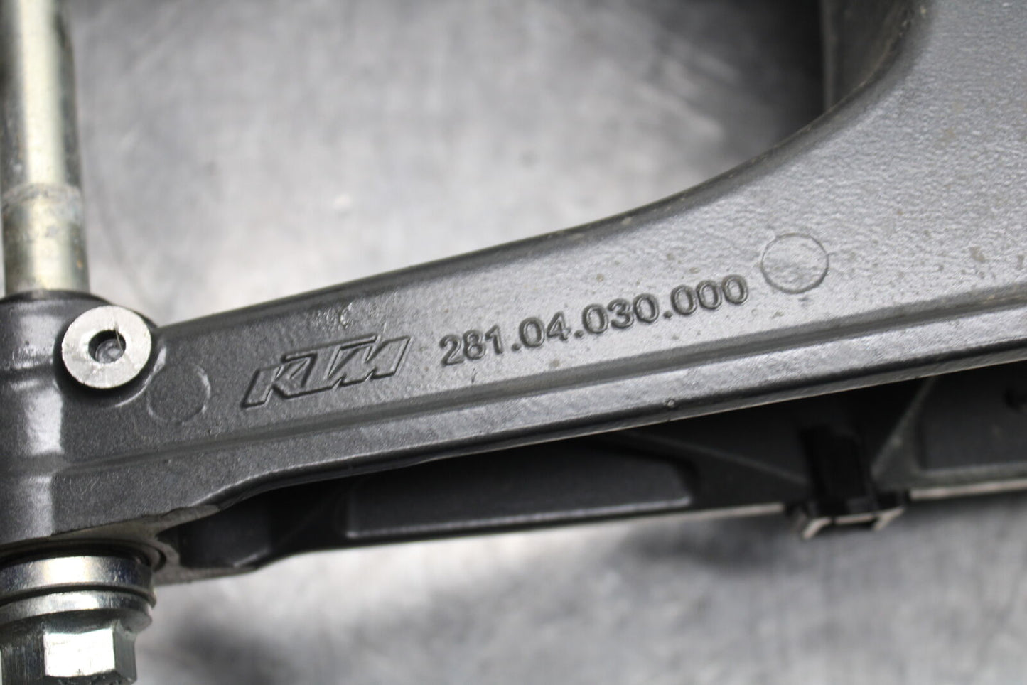17-24 KTM 390 DUKE REAR SWINGARM BACK SUSPENSION SWING ARM BB734