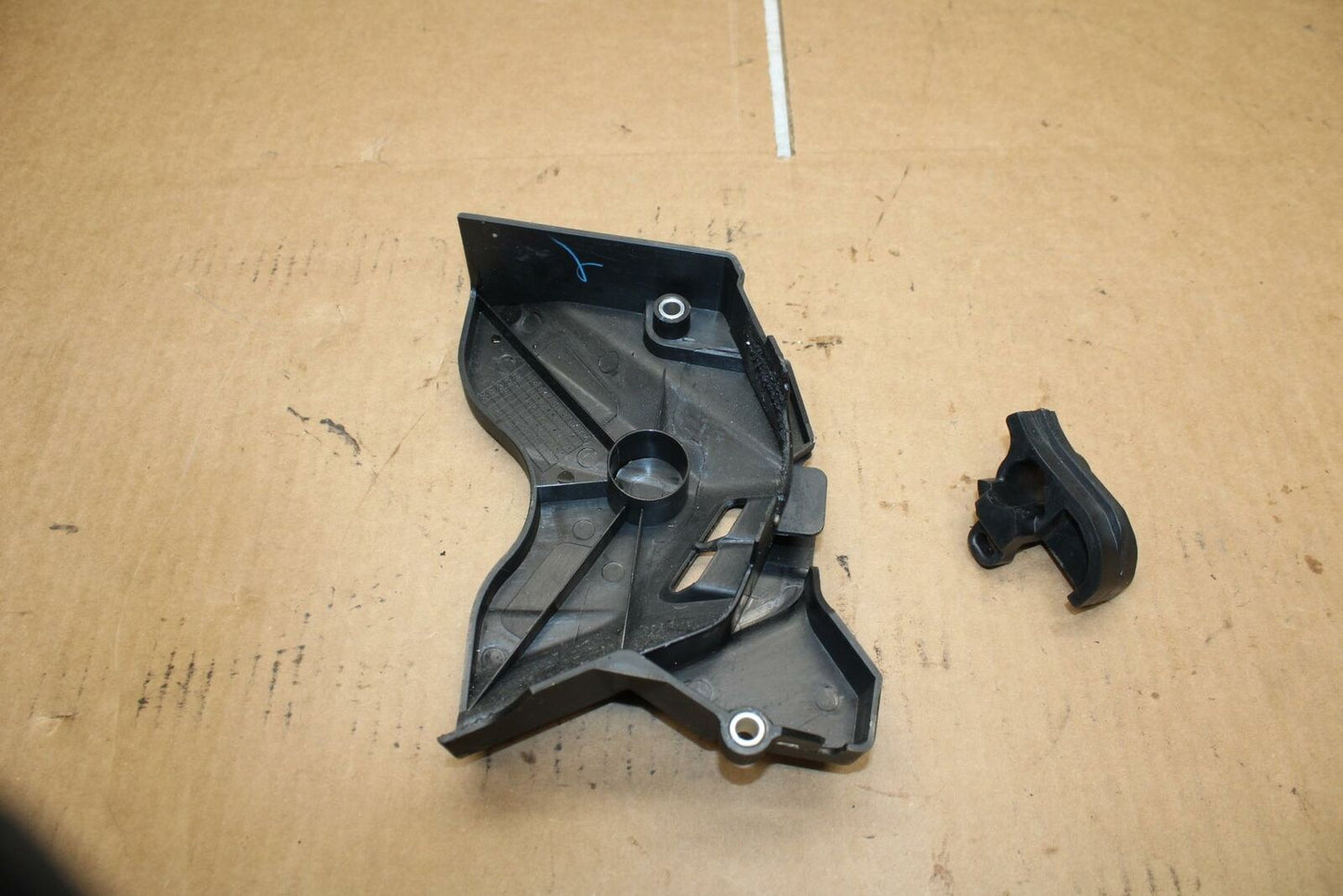 19-21 YAMAHA YZF R3 ENGINE SPROCKET COVER BB378