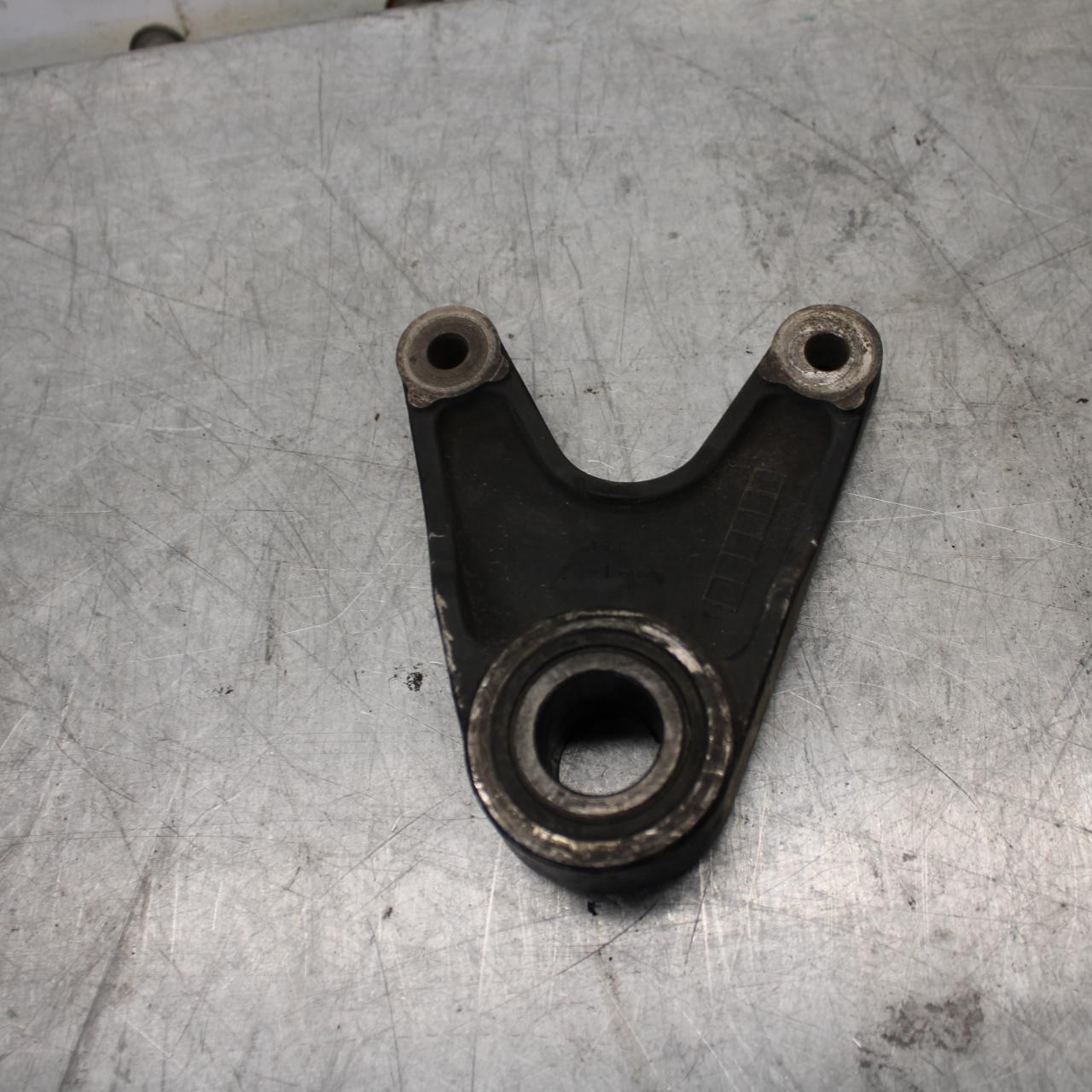 91-92 SUZUKI GSXR1100 GSXR 1100M REAR BRAKE CALIPER HANGER BRACKET BB435