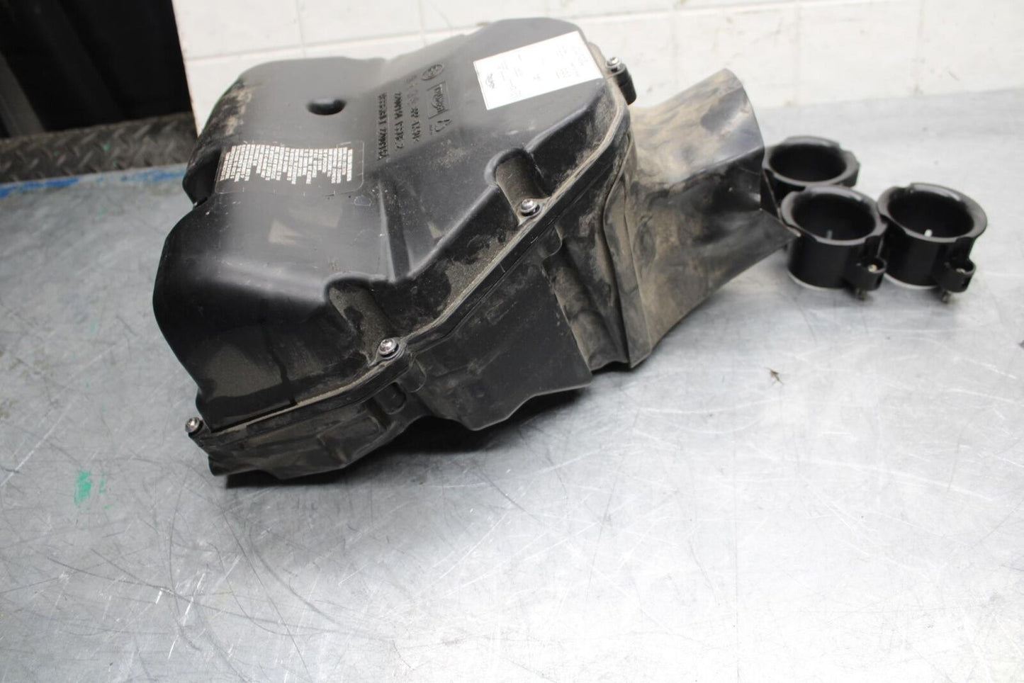 17-21 TRIUMPH STREET TRIPPLE R ABS AIRBOX AIR INTAKE FILTER BOX bb452