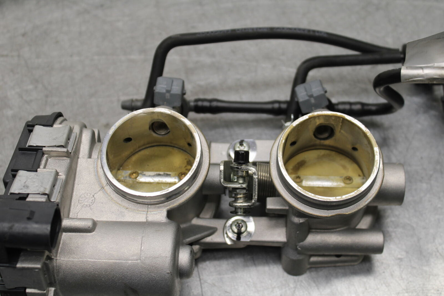 21-24 APRILIA TUONO 660 FACTORY MAIN FUEL INJECTORS / THROTTLE BODIES BB733