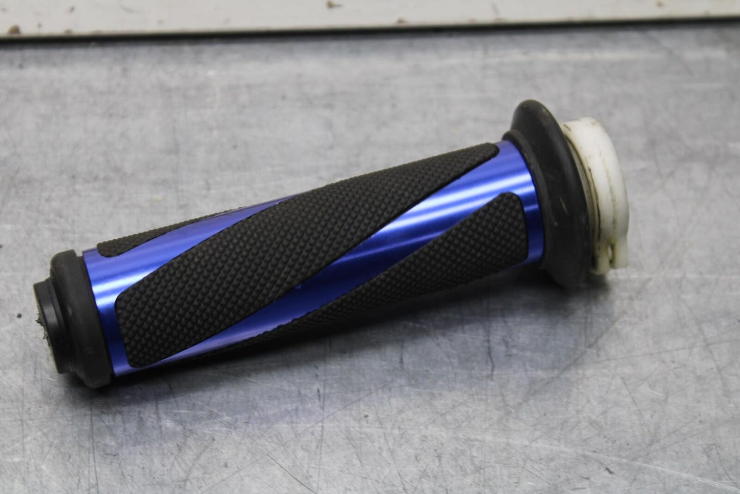01-06 HONDA CBR600F4I RIGHT THROTTLE GRIP BB626