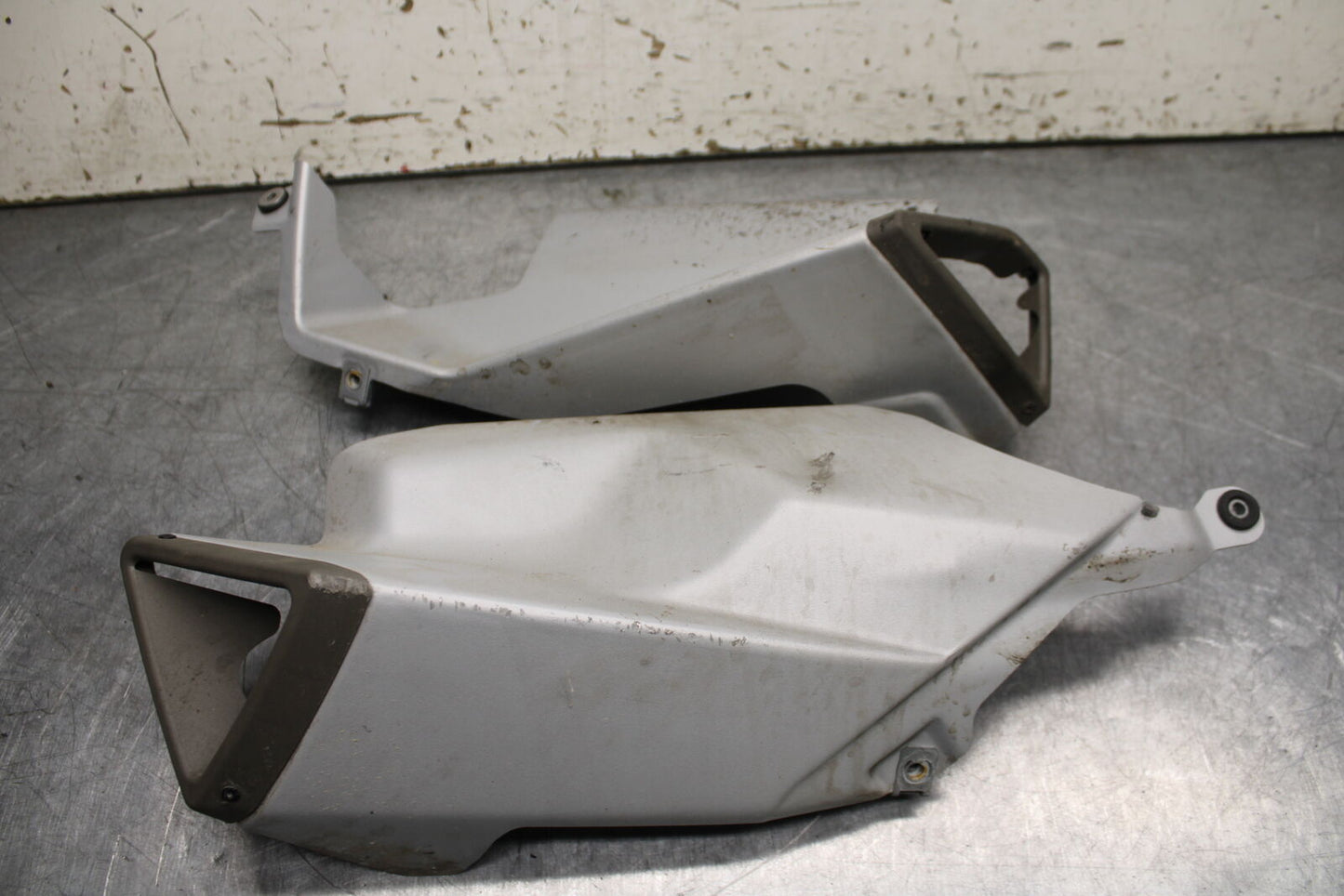 21-24 APRILIA TUONO 660 FACTORY LEFT RIGHT MUFFLER EXHAUST PIPE COVER BB733