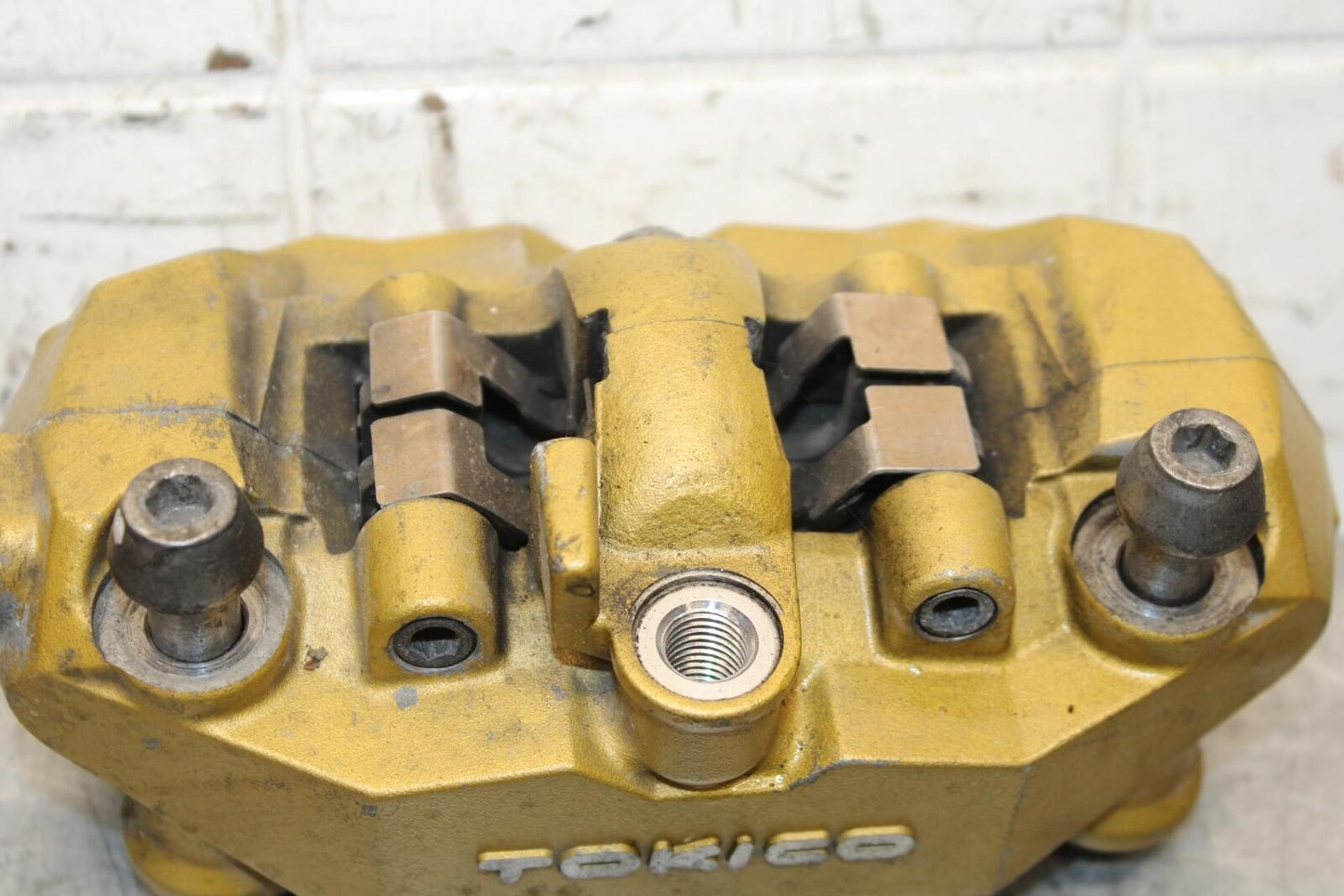 2004 Suzuki GSXR750 RIGHT LEFT FRONT BRAKE CALIPER SET PAIR CALIPERS BB70