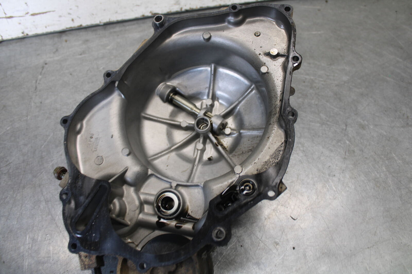 01-05 YAMAHA RAPTOR 660R CLUTCH SIDE ENGINE MOTOR COVER 5LP-15431-00-00 BB695