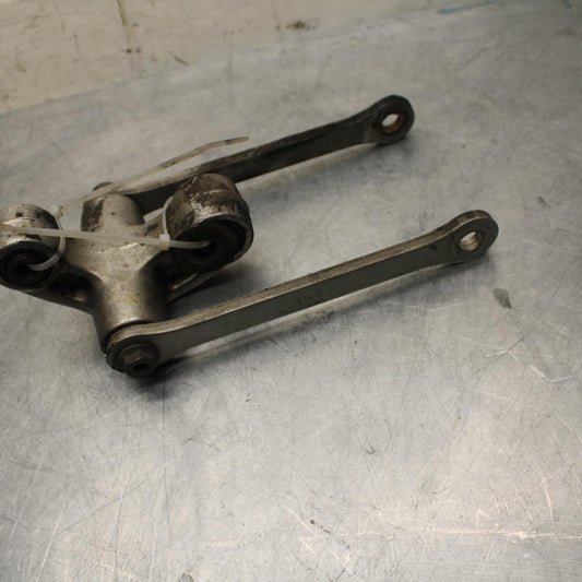 01 SUZUKI GSXR1000 REAR DOGBONE SHOCK LINKAGE LINK 62600-35870 BB06