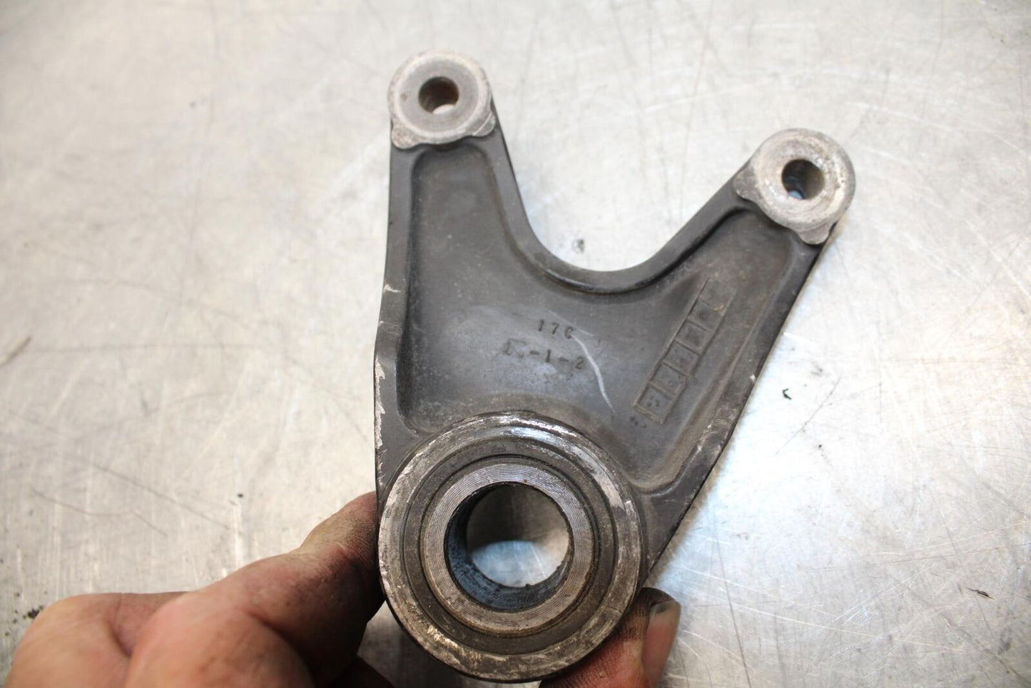 91-92 SUZUKI GSXR1100 GSXR 1100M REAR BRAKE CALIPER HANGER BRACKET BB435