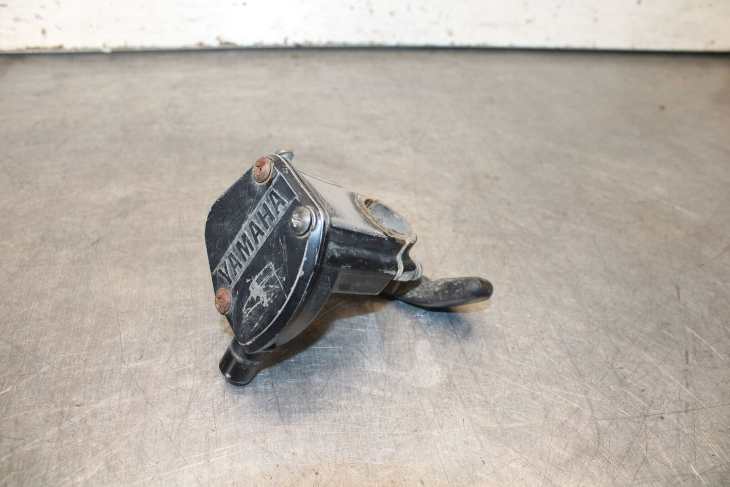 01-05 YAMAHA RAPTOR 660R THROTTLE CABLE LINE HOUSING GUIDE BB695