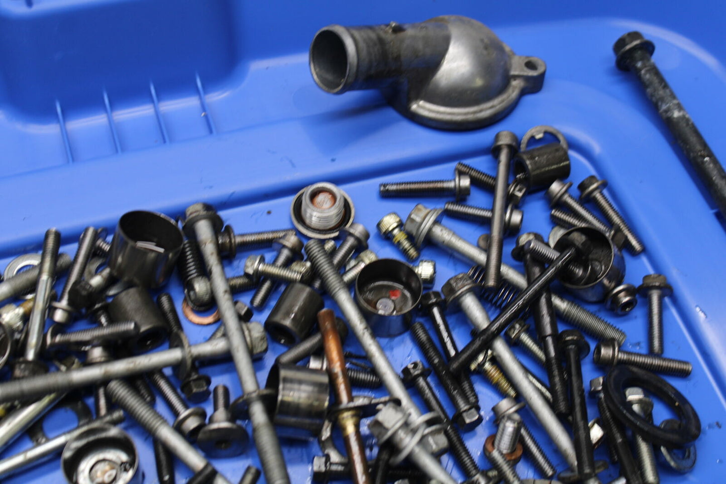 06 YAMAHA YZF R6 MOUNTING BOLTS HARDWARE MOTOR SCREWS BB716