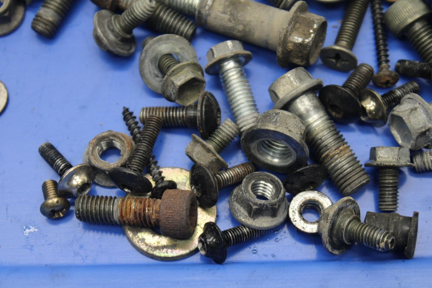 1999 Suzuki GSXR600 MISCELLANEOUS MOUNTING BOLTS HARDWARE MOTOR SCREWS BB608